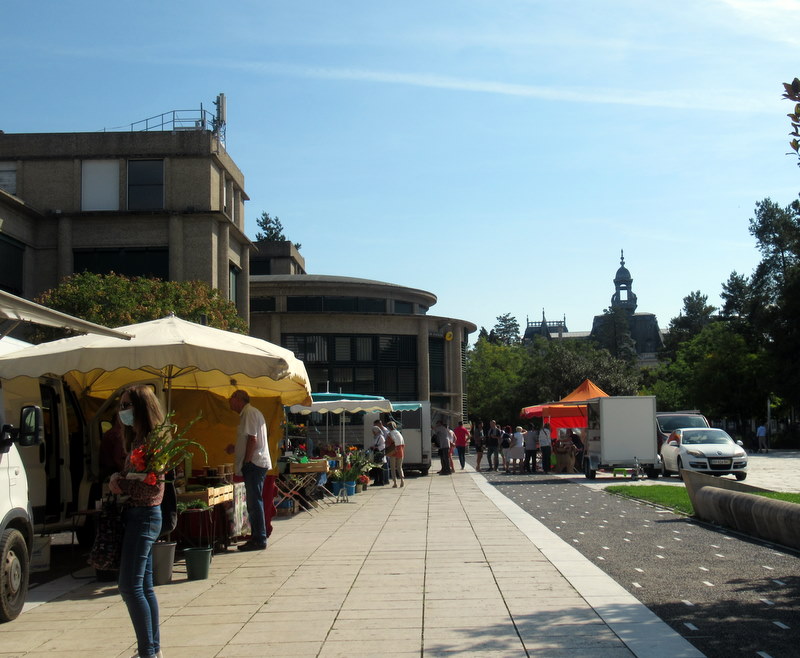 Vichy, Place de la Poste, marché de produit locaux