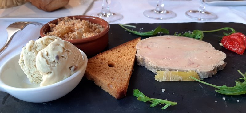 Vichy, restaurant "L'escargot qui tette", médaillon de foie gras