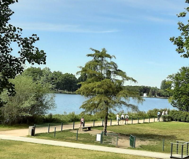 Vichy, Parc de l'Allier, promeneurs du dimanche