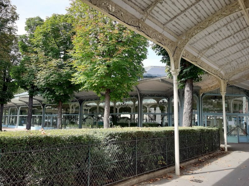 Vichy, Parc des Sources, galerie couverte de style Art-Déco